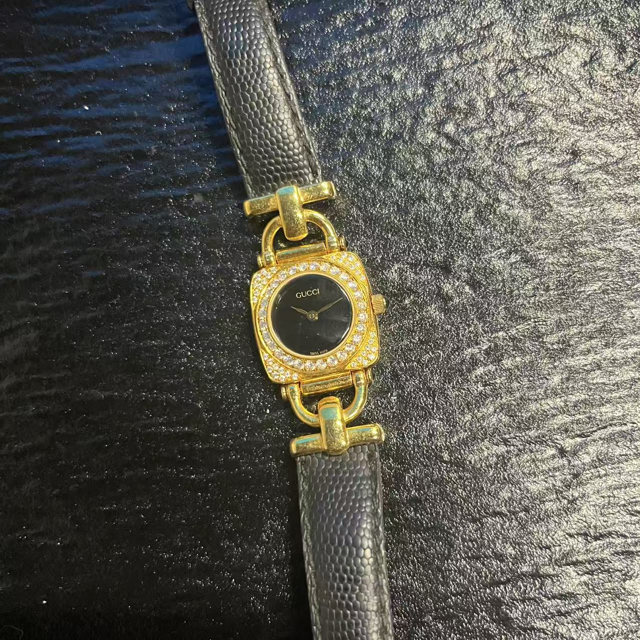 preloved Gucci watch