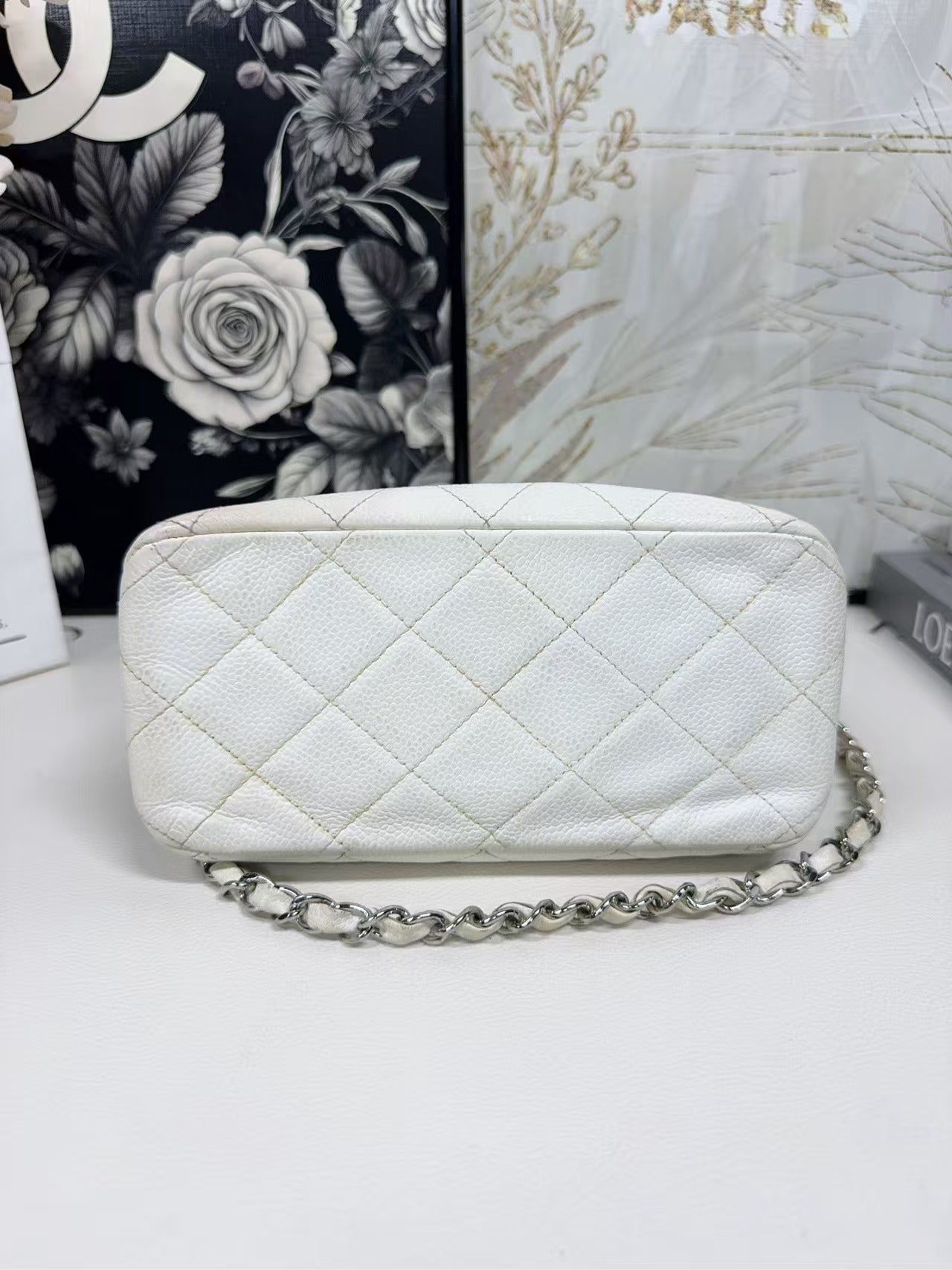 preloved Chanel bag shoulder bag/all white