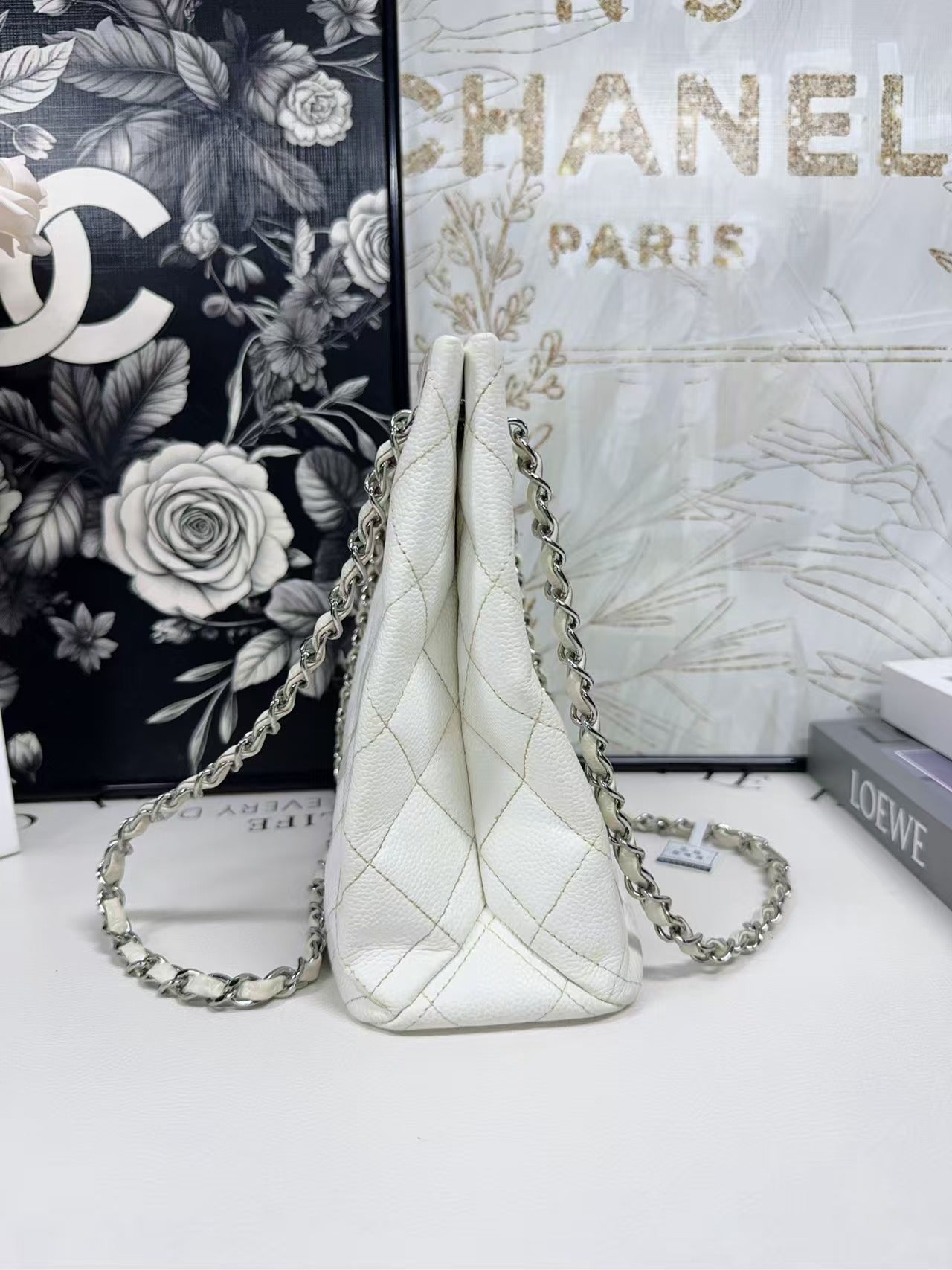 preloved Chanel bag shoulder bag/all white