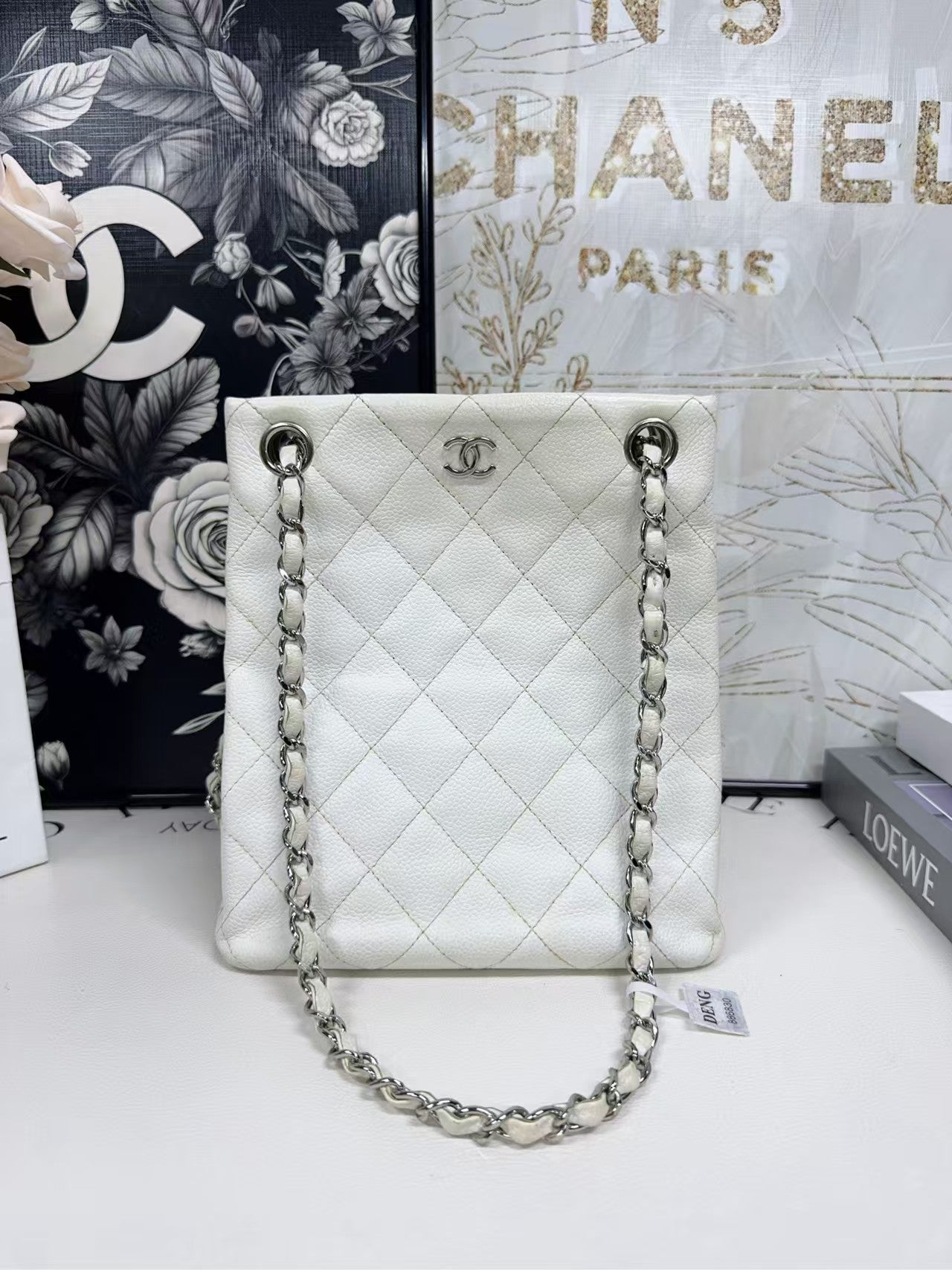 preloved Chanel bag shoulder bag/all white