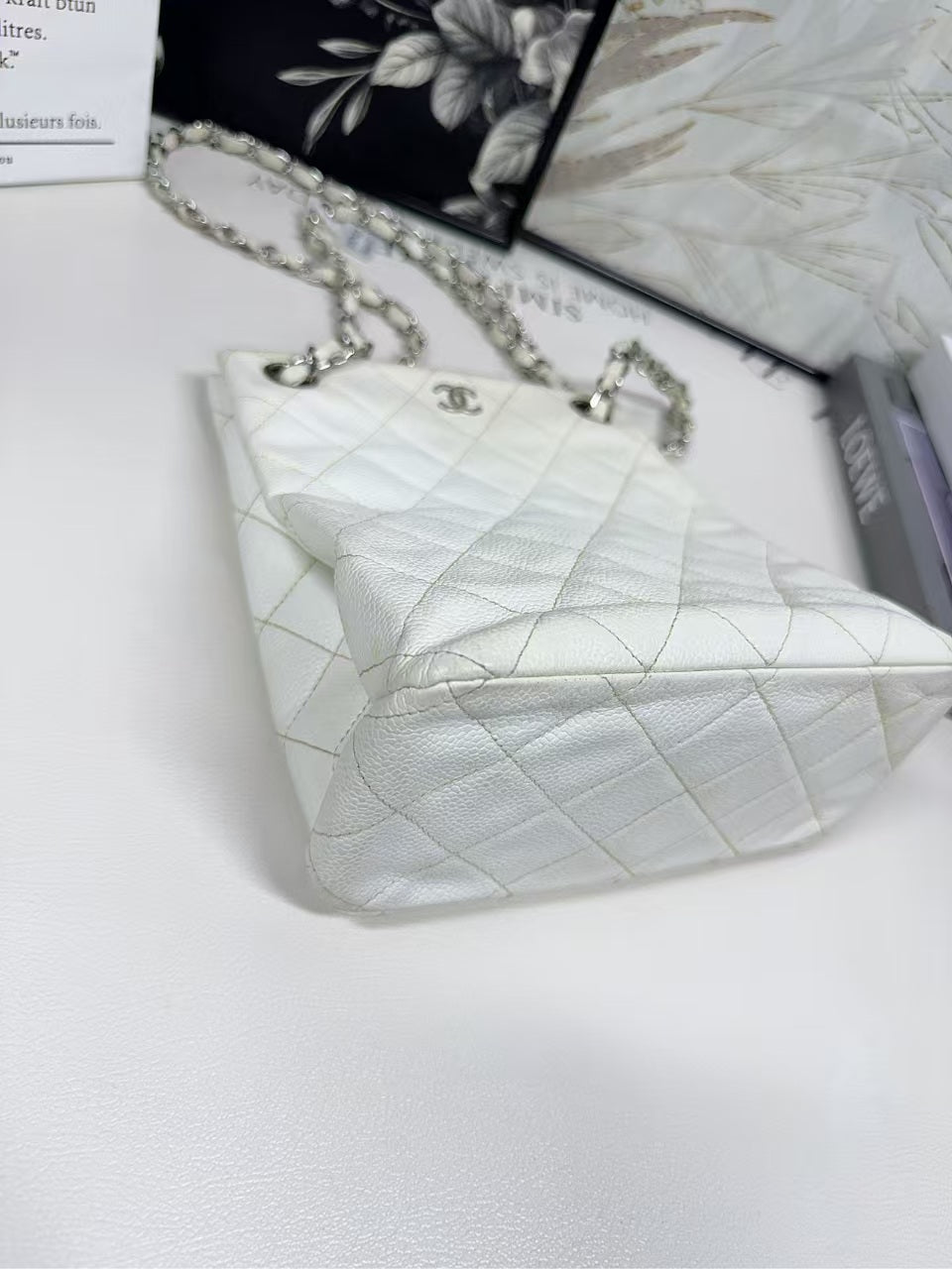 preloved Chanel bag shoulder bag/all white