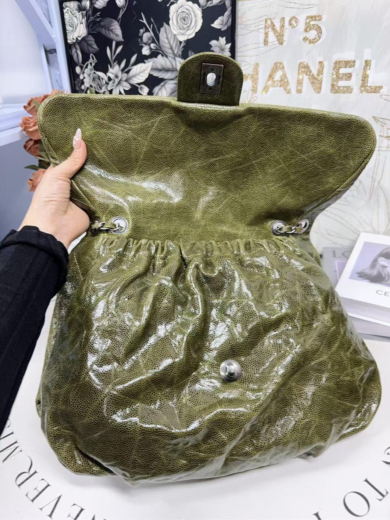preloved Chanel bag shoulder bag/green