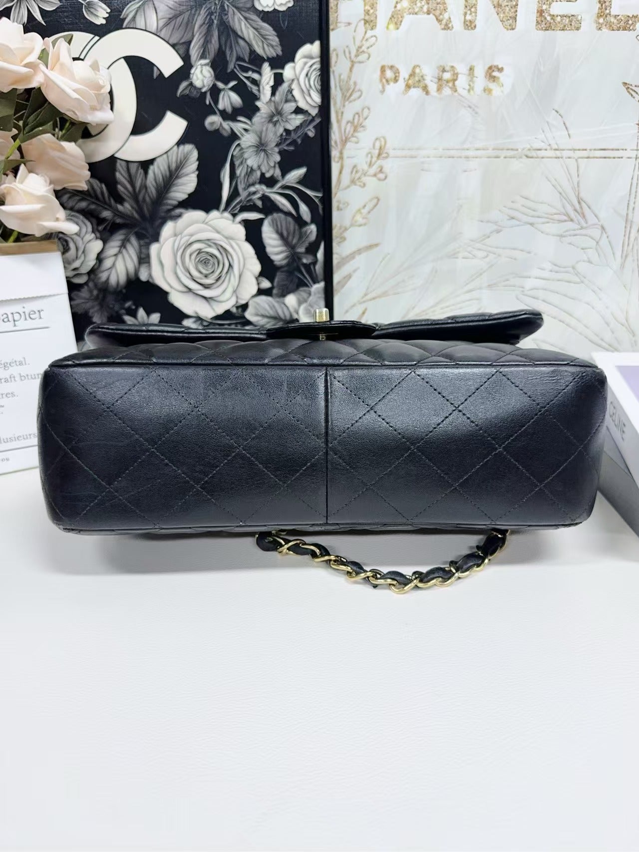 preloved Chanel bag shoulder bag/cross body bag/Golden hardware