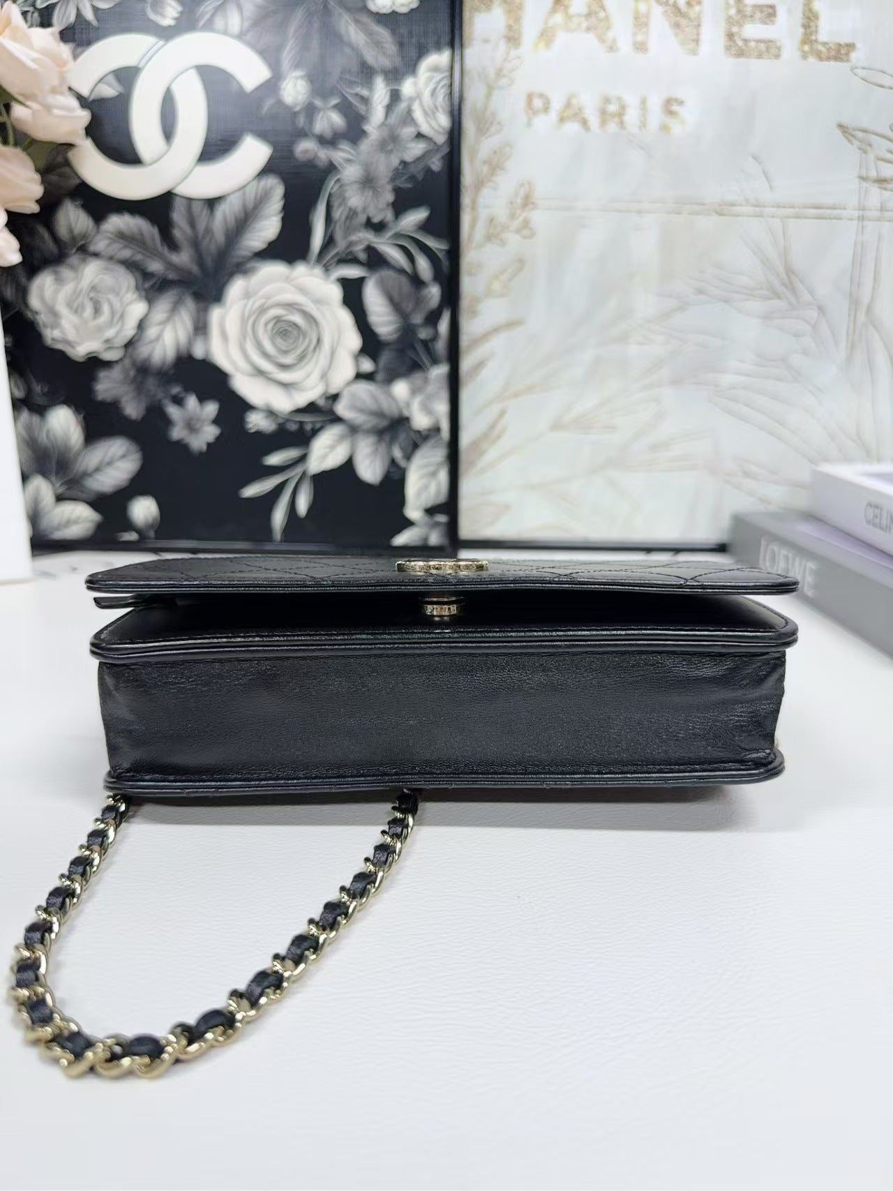 preloved Chanel bag WOC/Cross body bag/flip bag Golden hardware