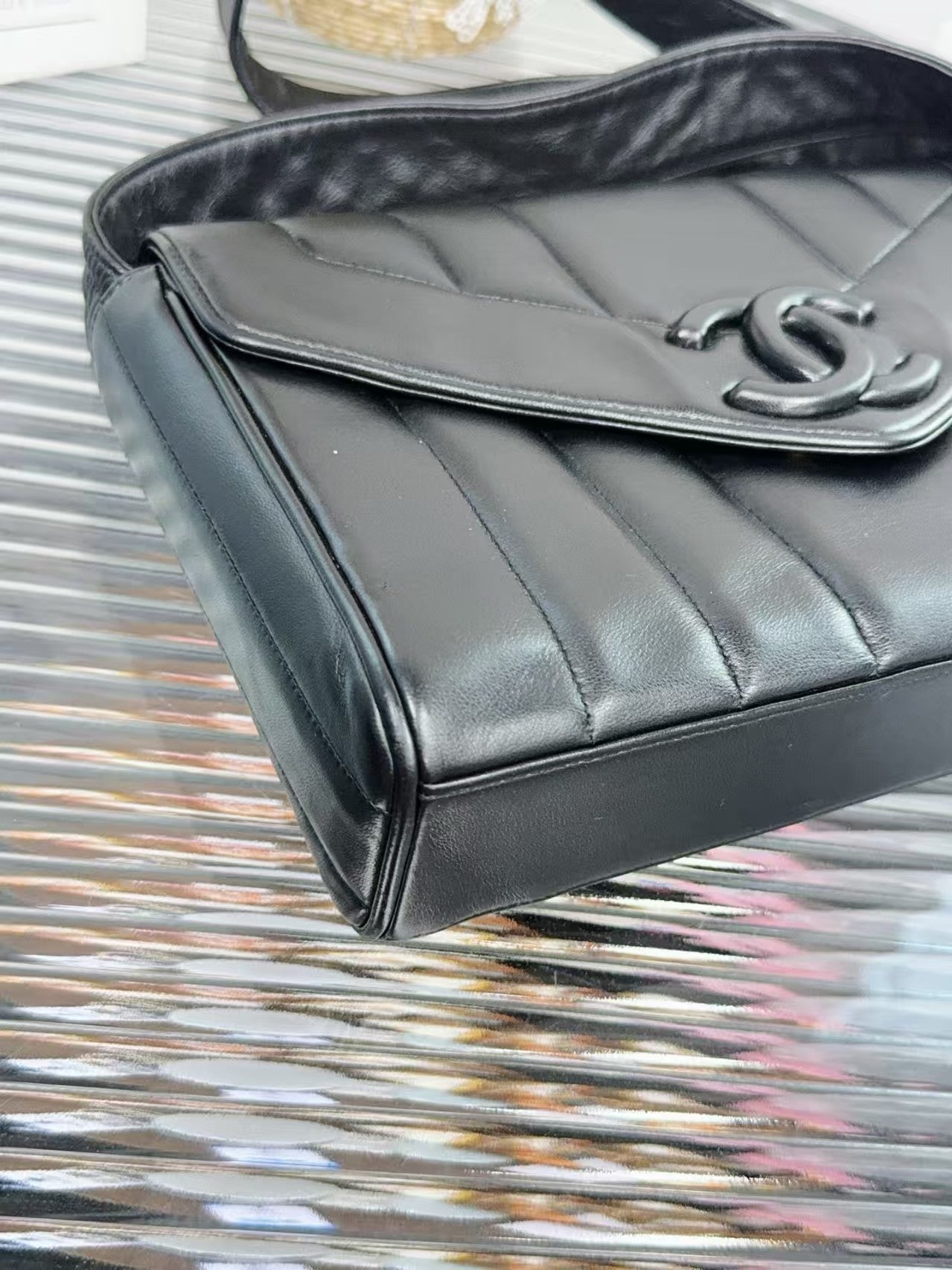 preloved Chanel bag so black shoulder bag