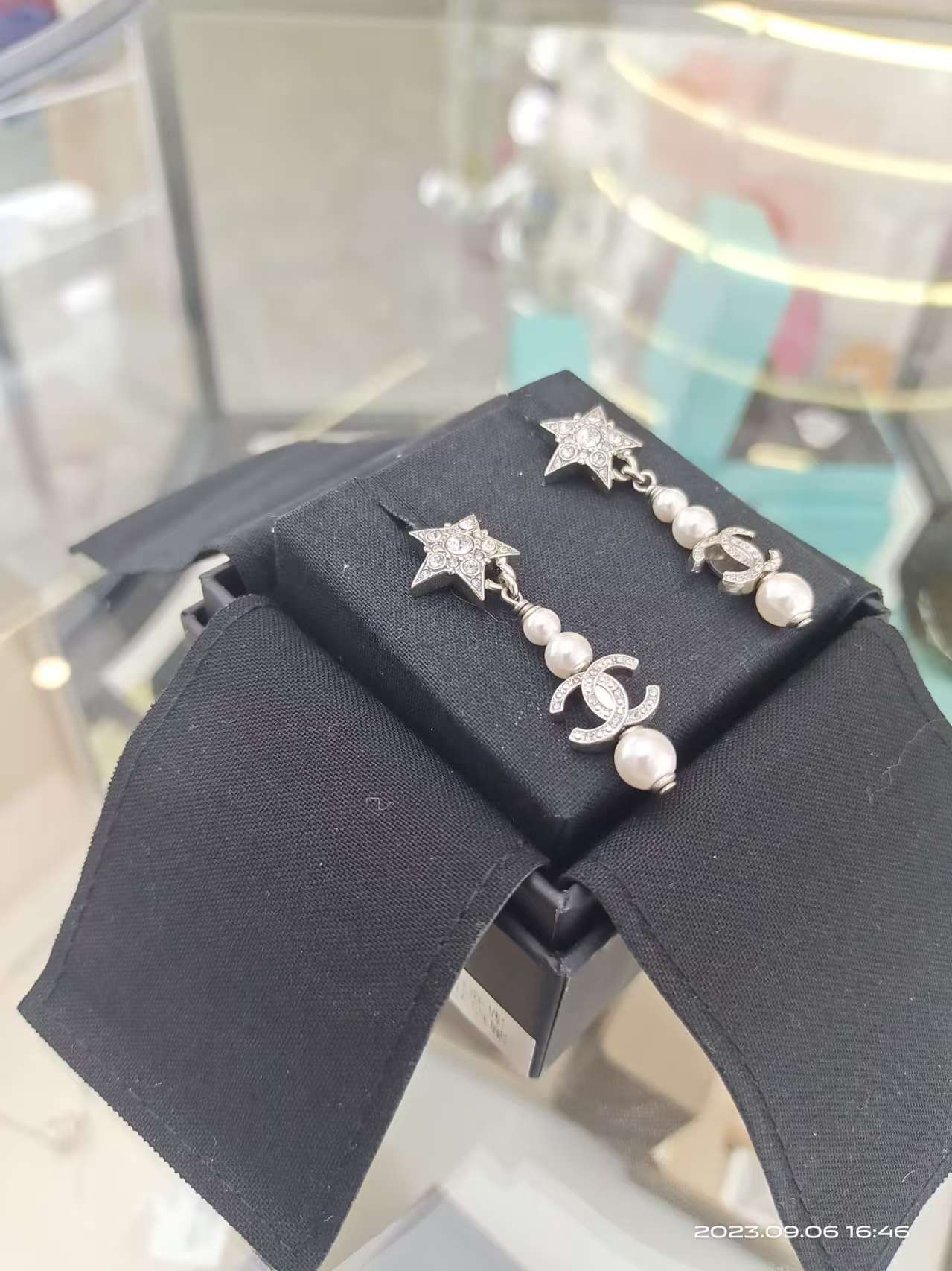 preloved Chanel earring